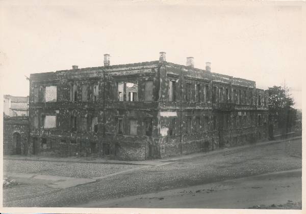 L'école Pallas le 30 sept 1945, coll. du musée de la ville de Tartu, muis.ee.jpg