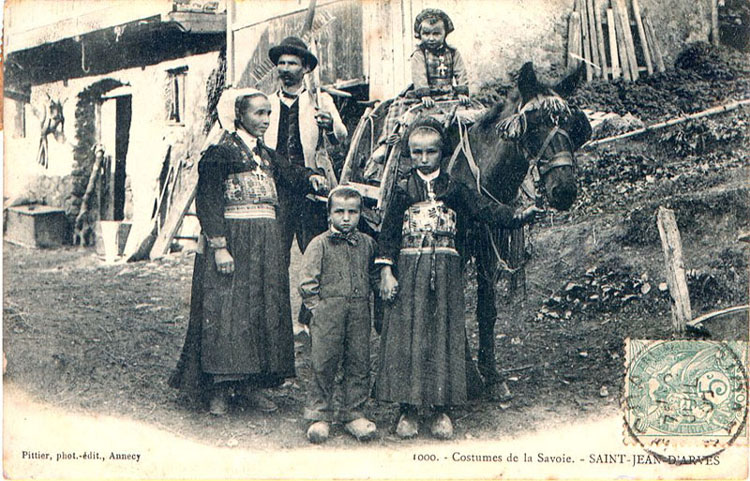 famille de saint-jean-d'arves vers 1890 site chanin.net.jpg